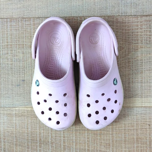 Classic Crocs - Picture 3 of 4